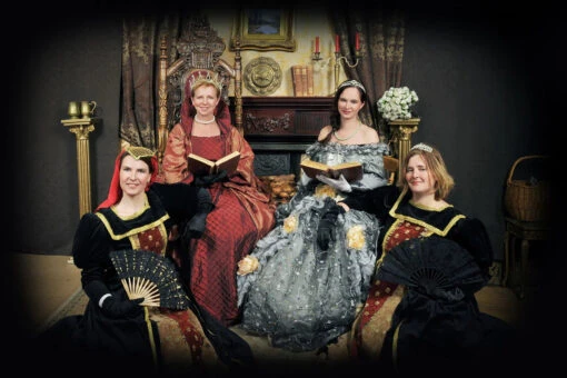 16th Century Queen Costume - Image 2